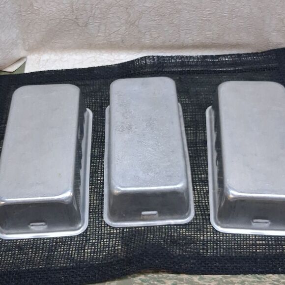 Set of Three 7.5" X 3.3 "Silver Loaf Pans. - Picture 4 of 10